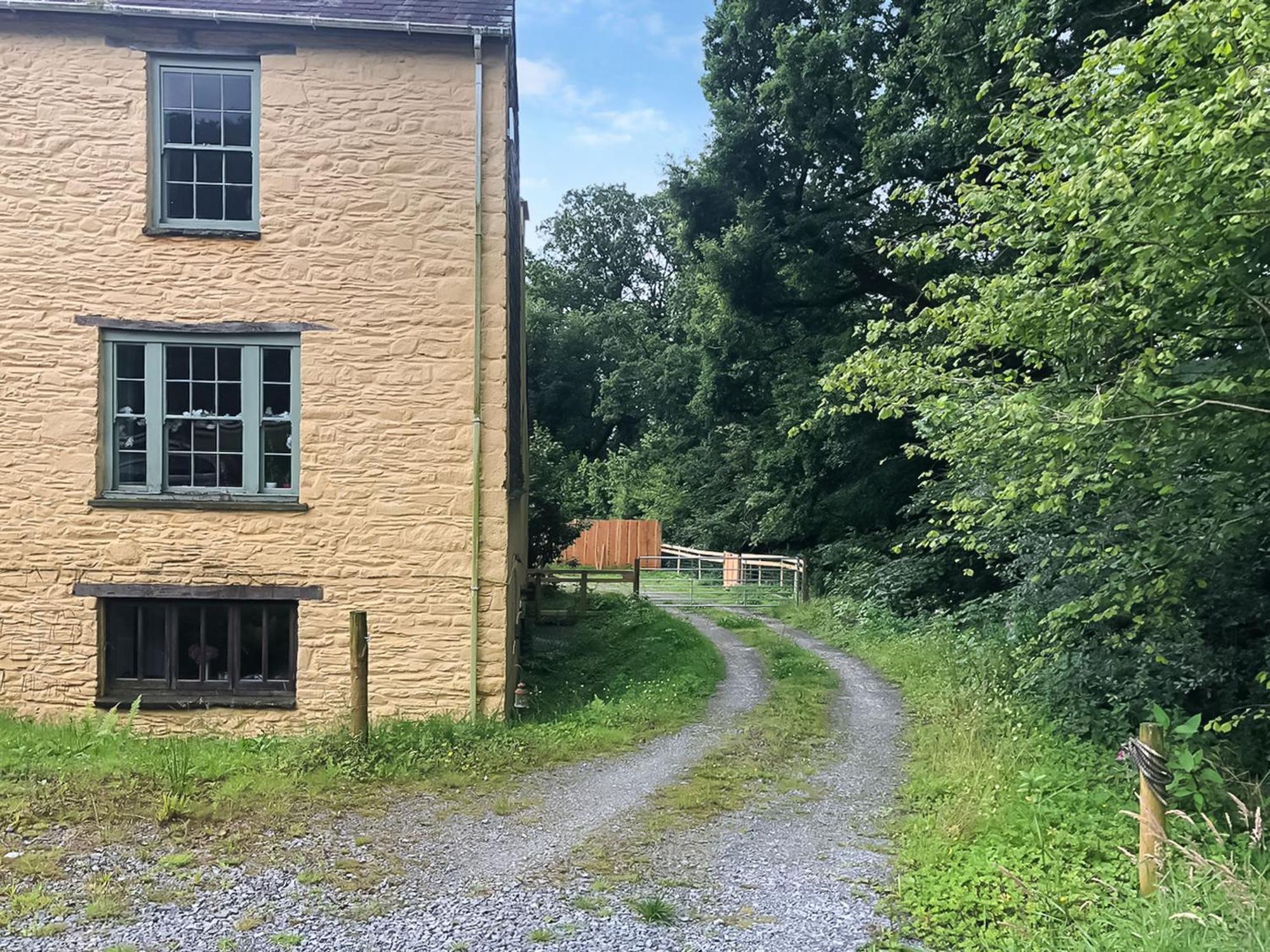 Ynywsen Dairy Flat Villa Llanfynydd Exterior photo